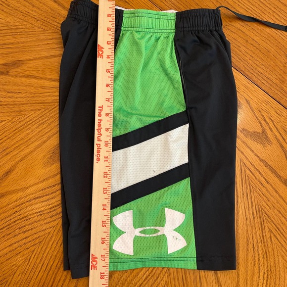 Under Armour Athletic Shorts Youth Sz YM pre-owned - Picture 2 of 8